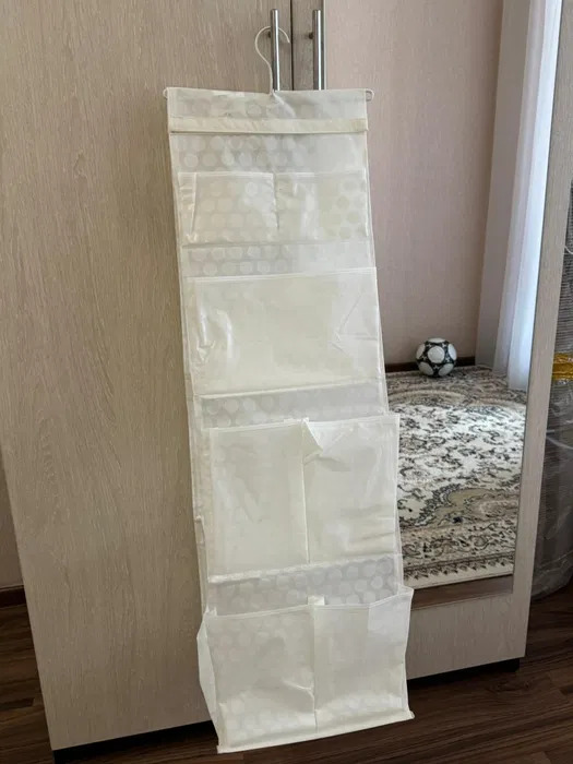 Полочка IKEA можно в ванную.
