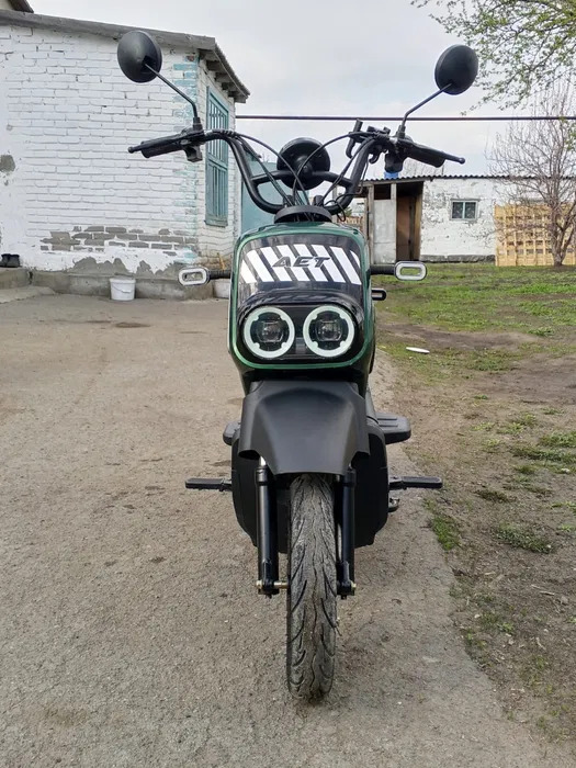 Продам электроскутер танк 109