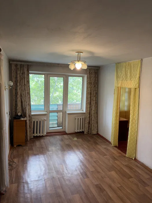 Продам квартиру Абая 8