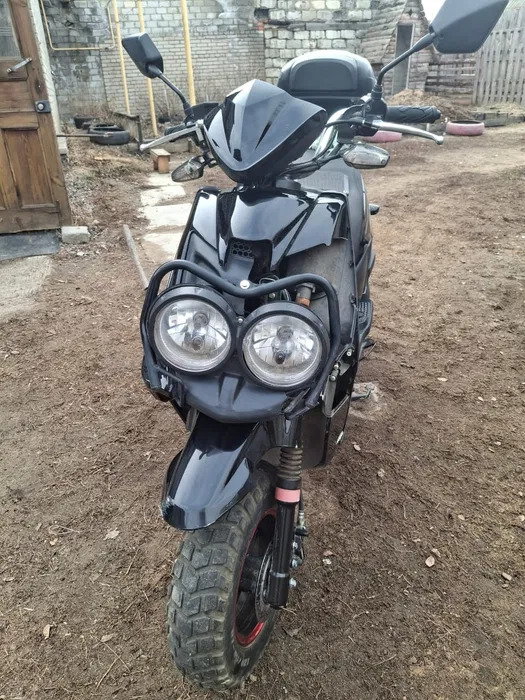Продам СКУТЕР 150 КУБ. На ходу