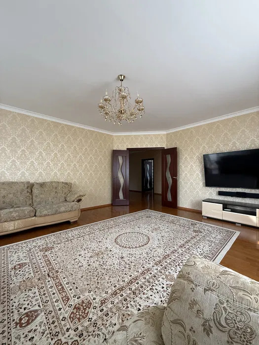 Продам 4-х комнатную квартиру