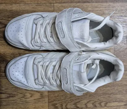 Кроссовки adidas forum low белые