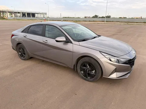 Hyundai Elantra 2023 г